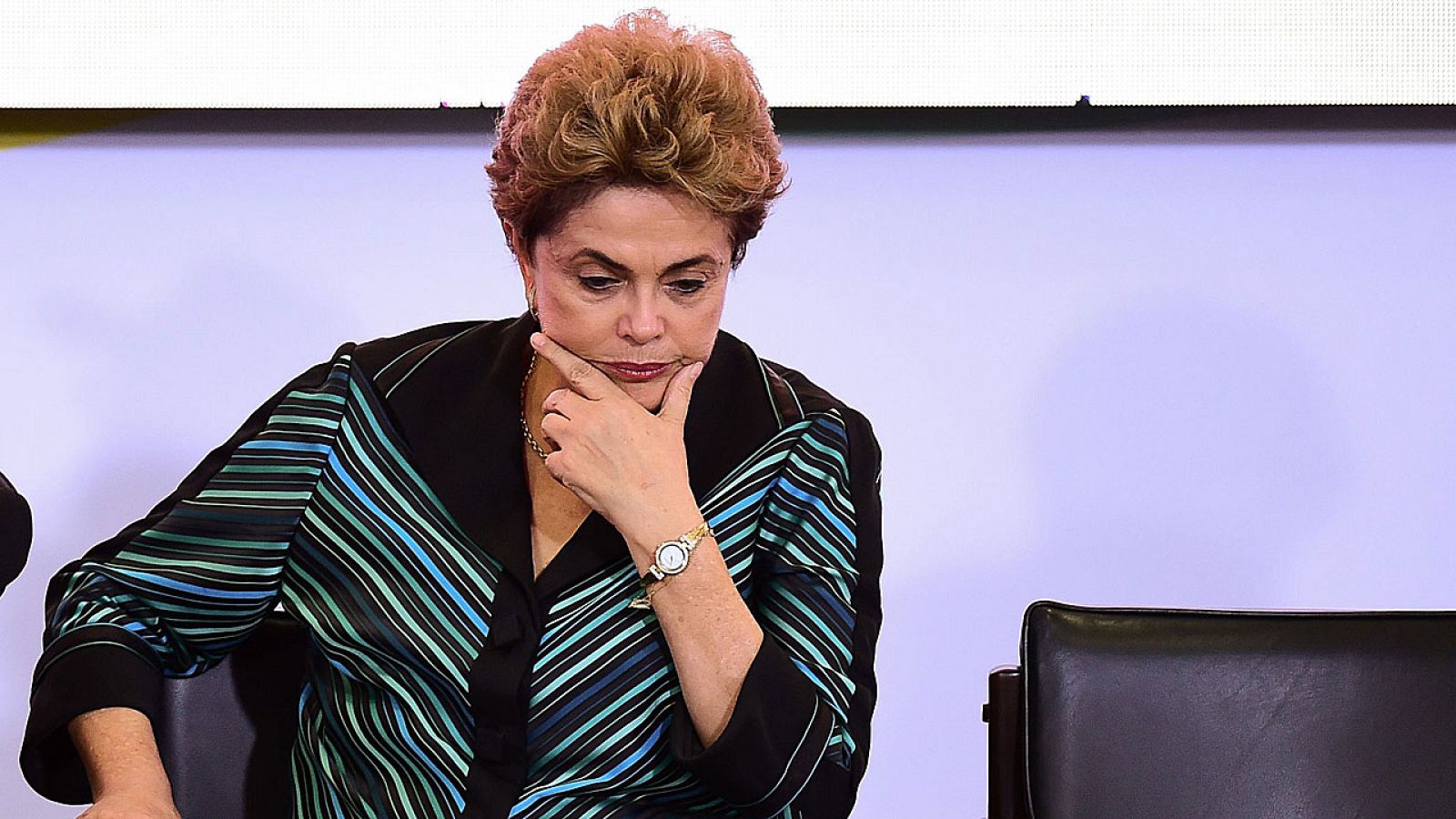 La presidenta brasileña, Dilma Rousseff, en la cuerda floja.