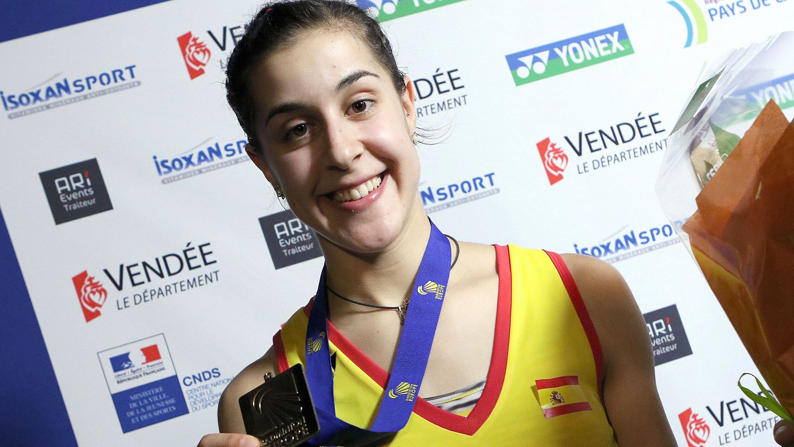 Carolina Marín celebra su reciente título de campeona de Europa