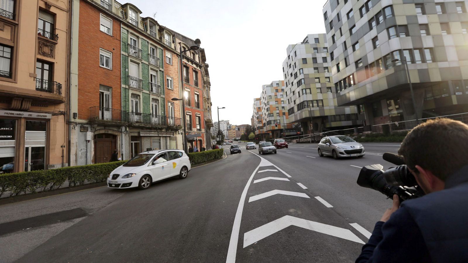 Edificio de la calle Independencia de Oviedo donde un hombre de 30 años falleció tras ser detenido al resistirse al ser desahuciado