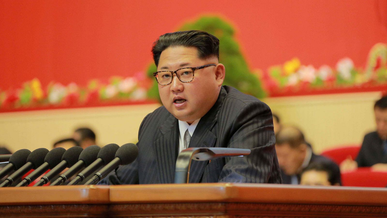 Imagen de la agencia norcoreana KCNA que muestra a Kim Jong-Un durante el VII Congreso del Partido de los Trabajadores.