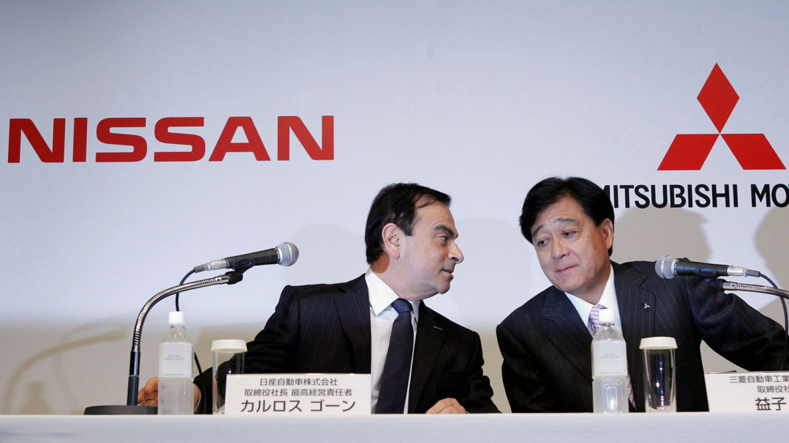 El presidente de Nissan y el de Mitsubishi en rueda de prensa