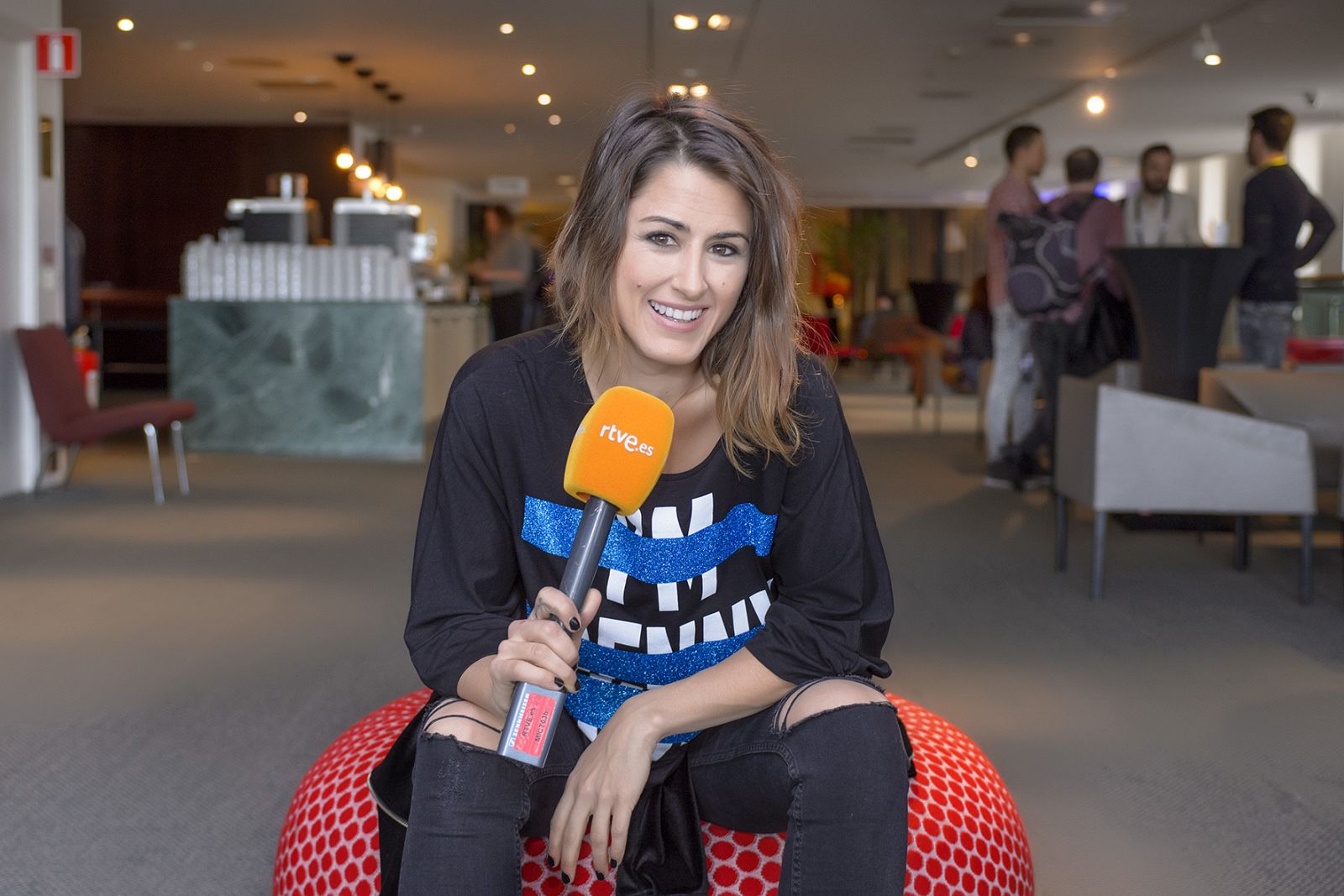La representante española en Eurovisión, Barei, ha participado en un videoencuentro este jueves organizado por RTVE.es