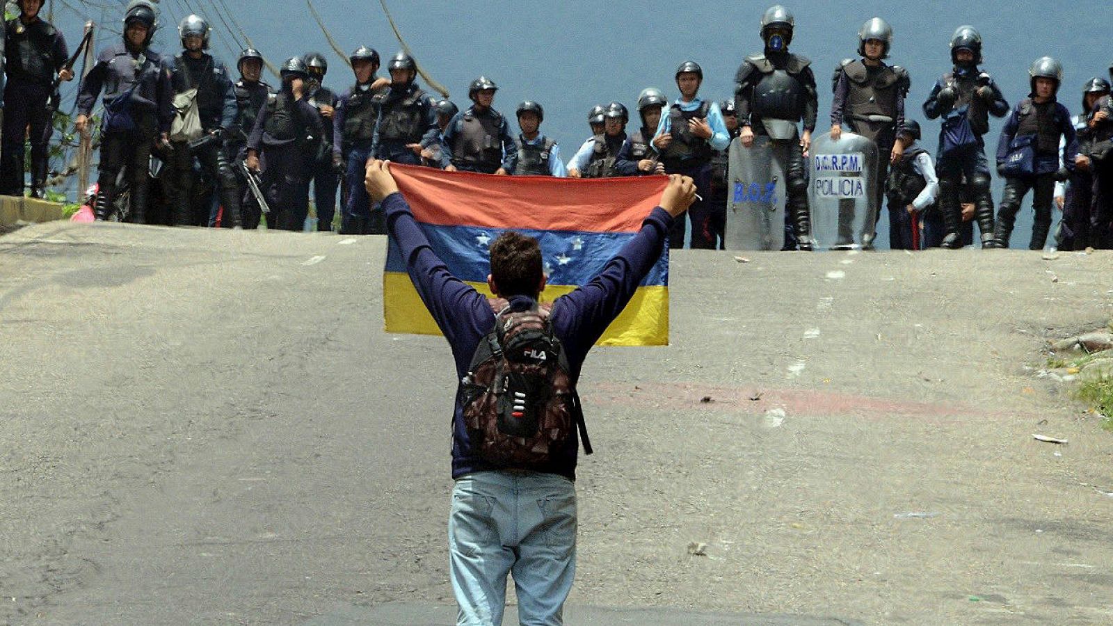 Opositores al gobierno de Nicolás Maduro durante una manifestación en San Cristóbal, Venezuela. AFP PHOTO / George Castellanos 