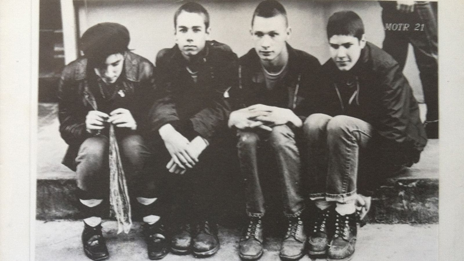 Los Beastie Boys originales en la contraportada de 'Polly Wog Stew', su primer EP.