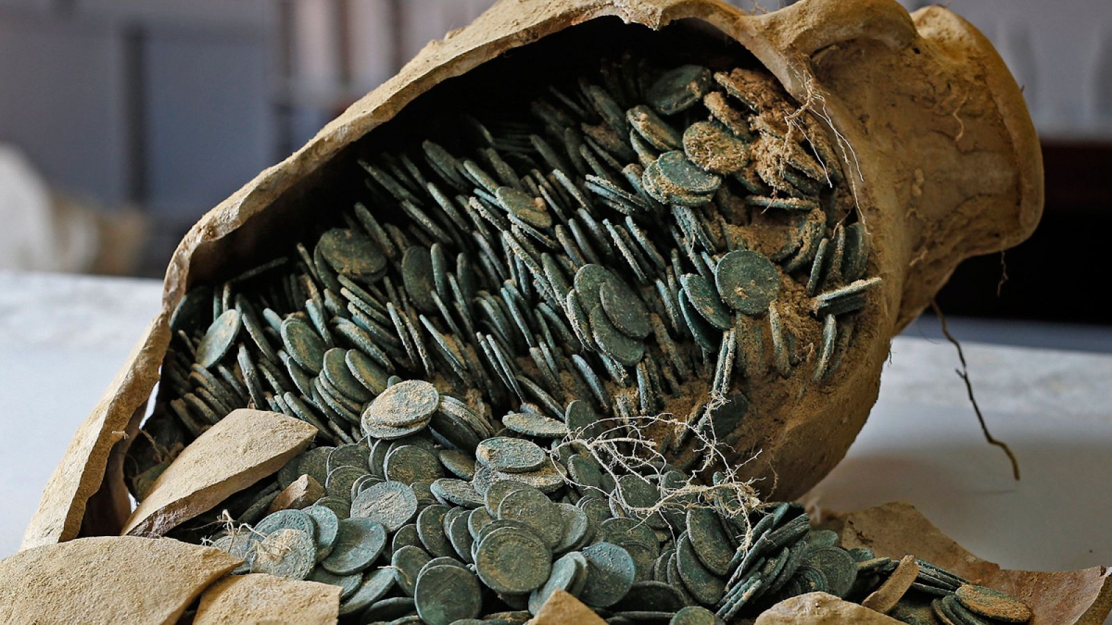 Las piezas cerámicas contenían 600 kilos de monedas de bronce del siglo IV después de Cristo.