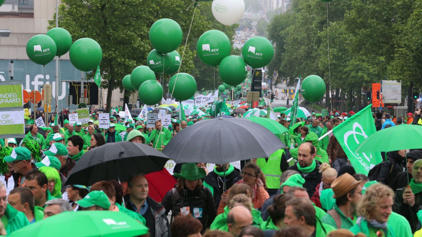 Los empleados públicos se manifiestan por las calles de Bruselas