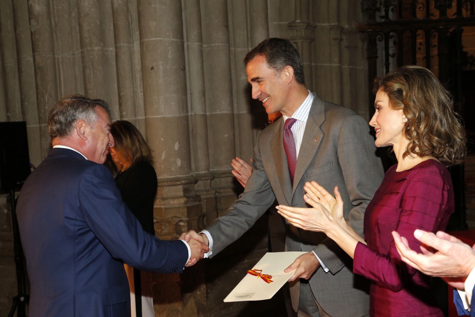 Los Reyes entregan el Premio Nacional de TV a José Antonio Sánchez, presidente de RTVE, por 'Isabel'