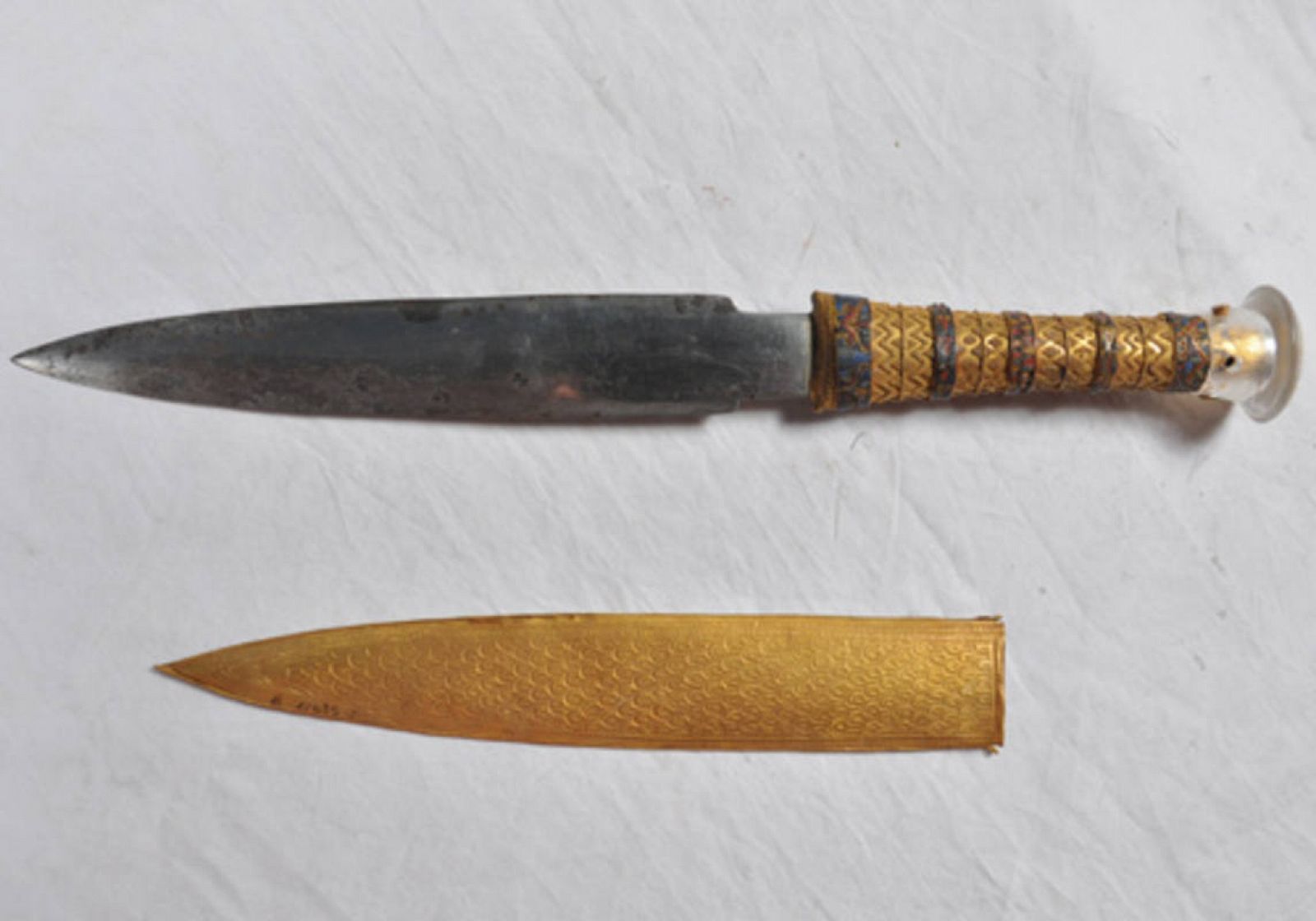 Daga elaborada con hierro de meteorito hallada en la tumba de Tutankamón.