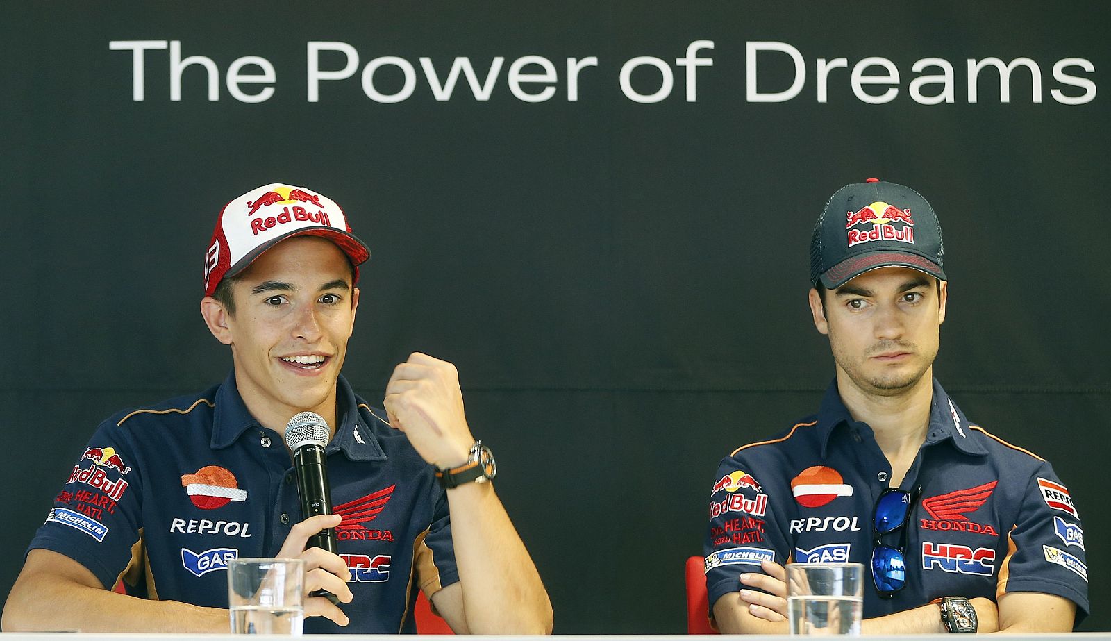 Los pilotos del Repsol Honda Team de MotoGP, Marc Márquez (i) y Dani Pedrosa (d).