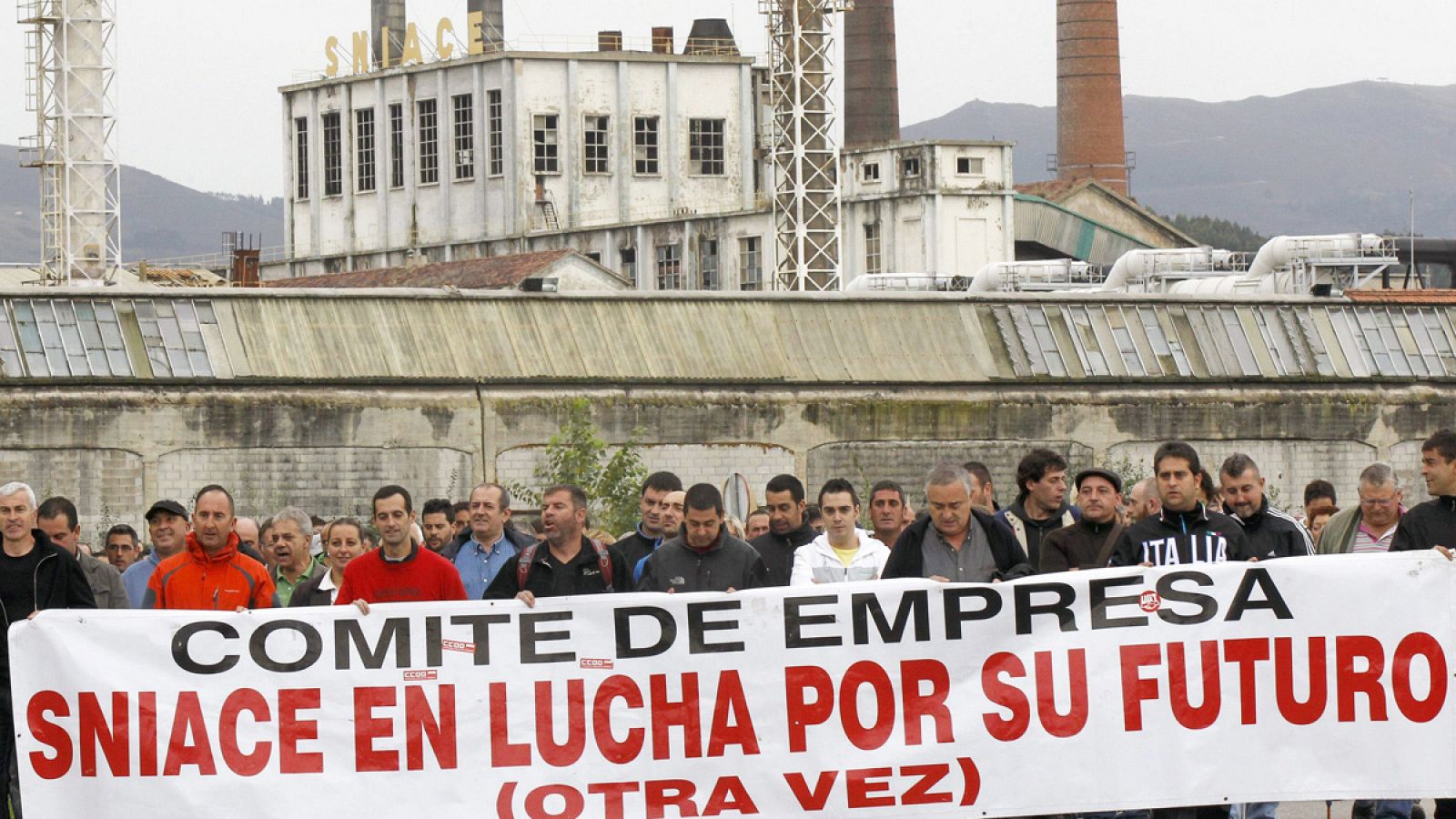 Imagen de archivo de una marcha de los trabajadores de Sniace en Torrelavega, Cantabria