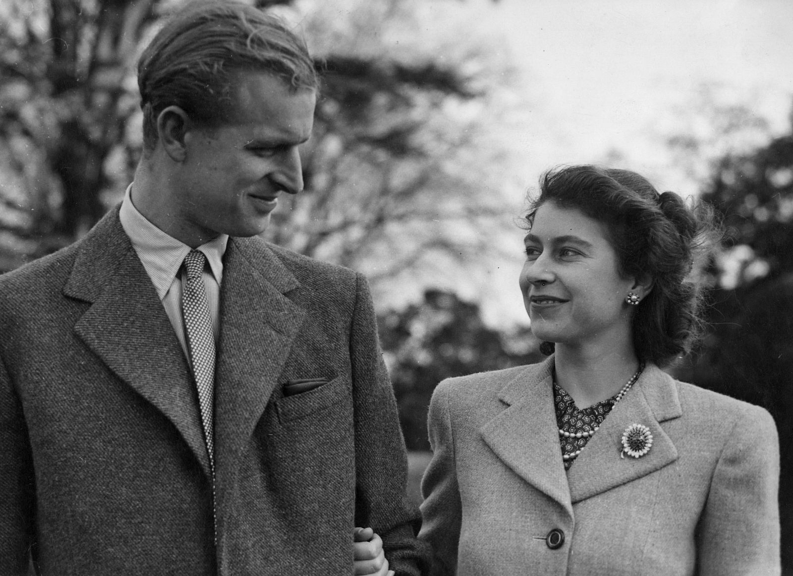 Primera imagen de la reina y el príncipe Philip de recién casados