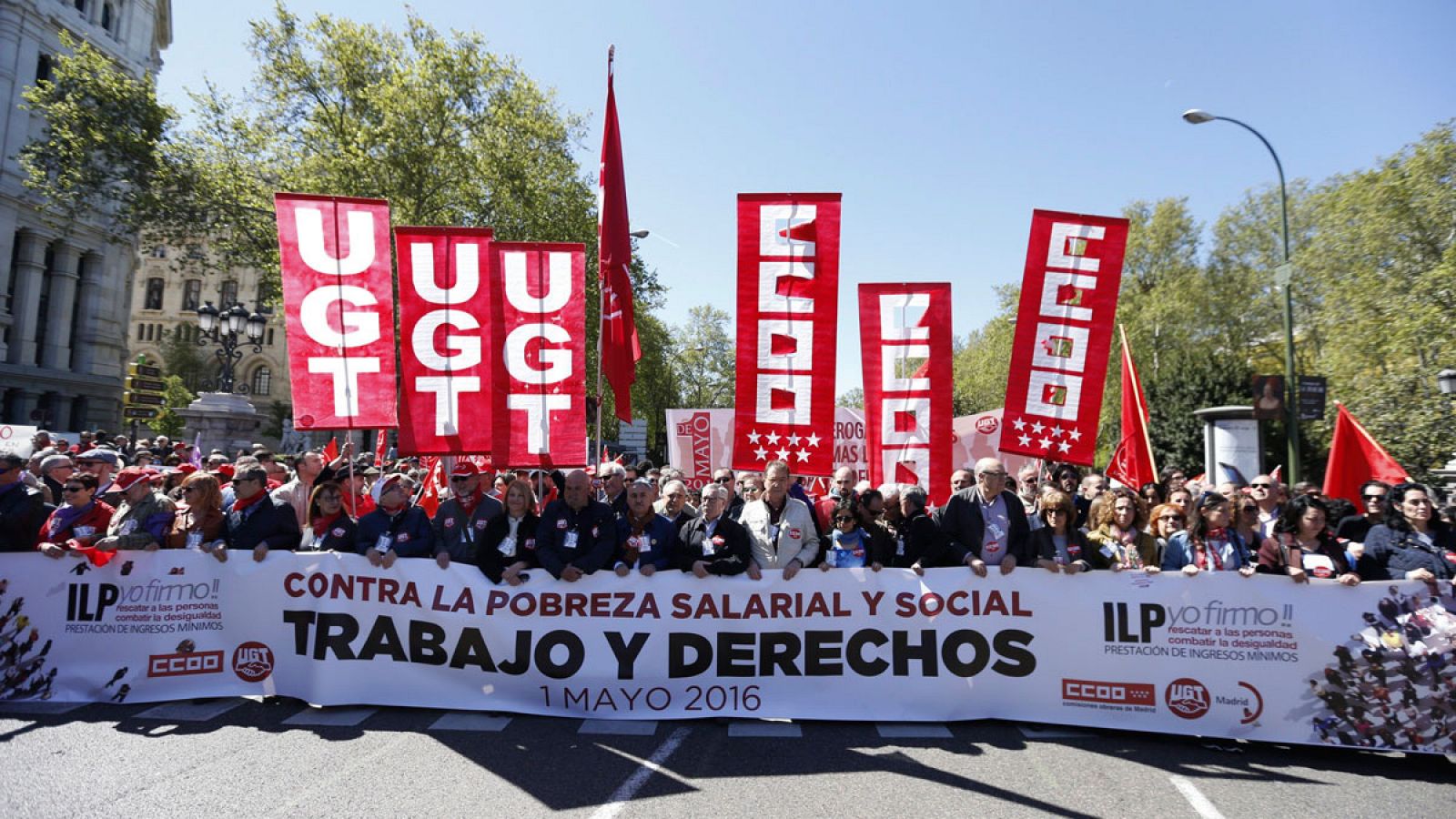 Los secretarios generales de CCOO y UGT Ignacio Fernández Toxo y Pepe Álvarez encabezan la manifestación central con motivo del Primero de Mayo