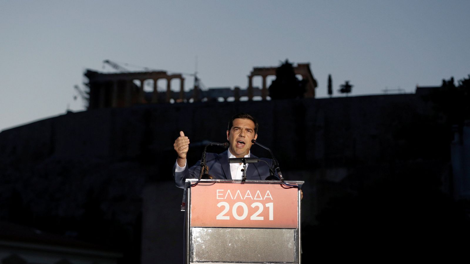 El primer ministro de Grecia, Alexis Tsipras, en un discurso simbólico desde la Acrópolis de Atenas