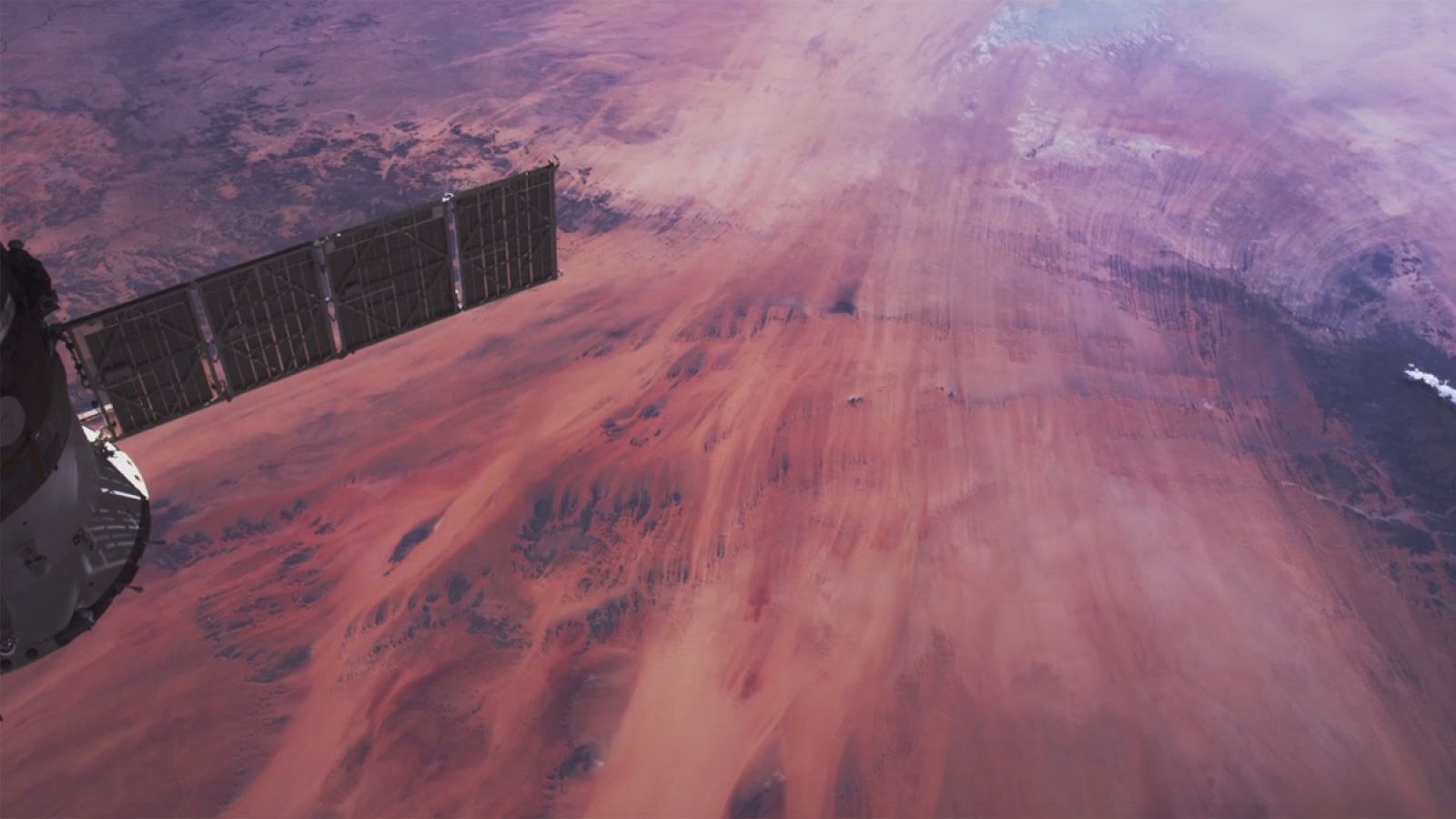 La agencia espacial estadounidense ha difundido espectaculares imágenes de la Tierra tomadas desde la EEI.