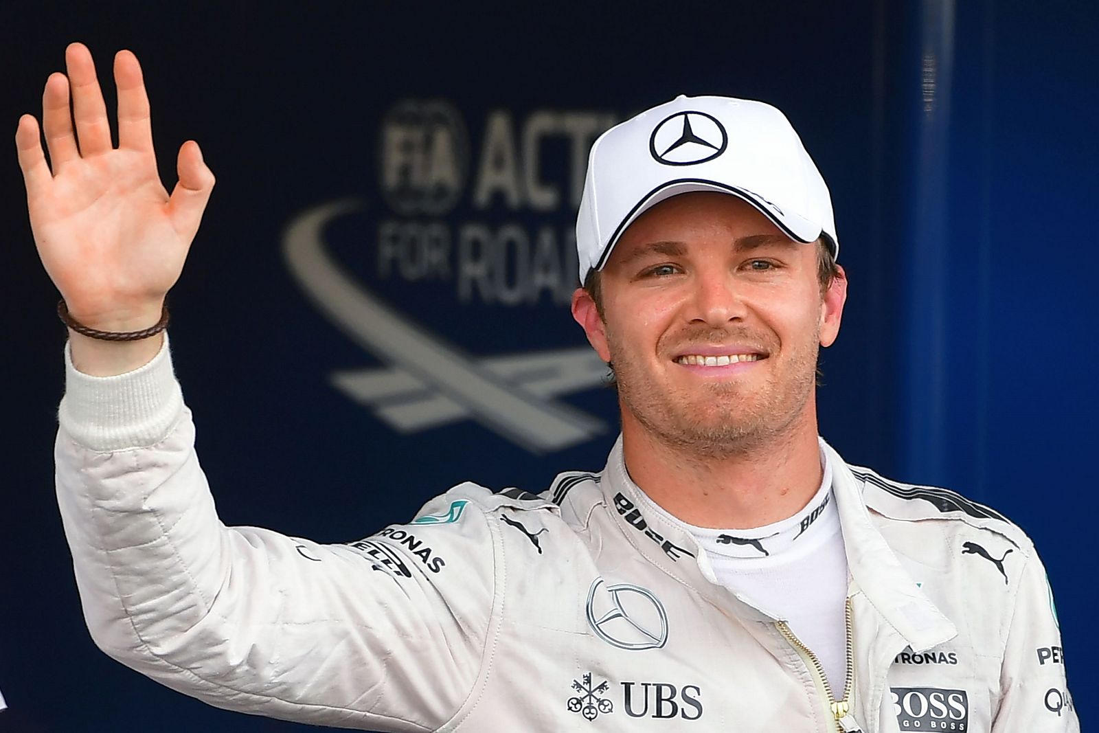 Rosberg saluda en el circuito de Bakú