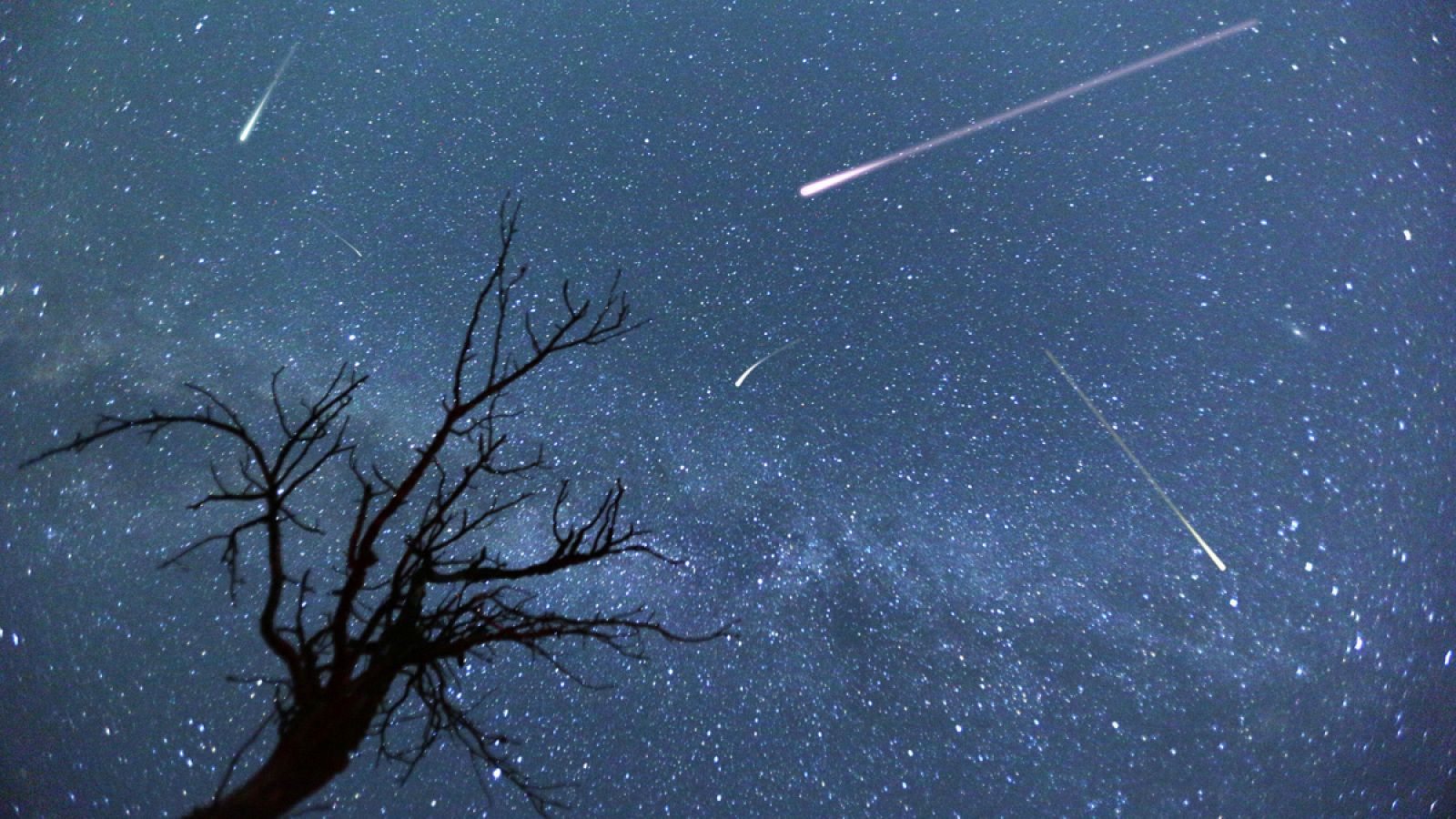 La observación de las perseidas se verá algo dificultada al situarse la luna en fase posterior al cuarto creciente.