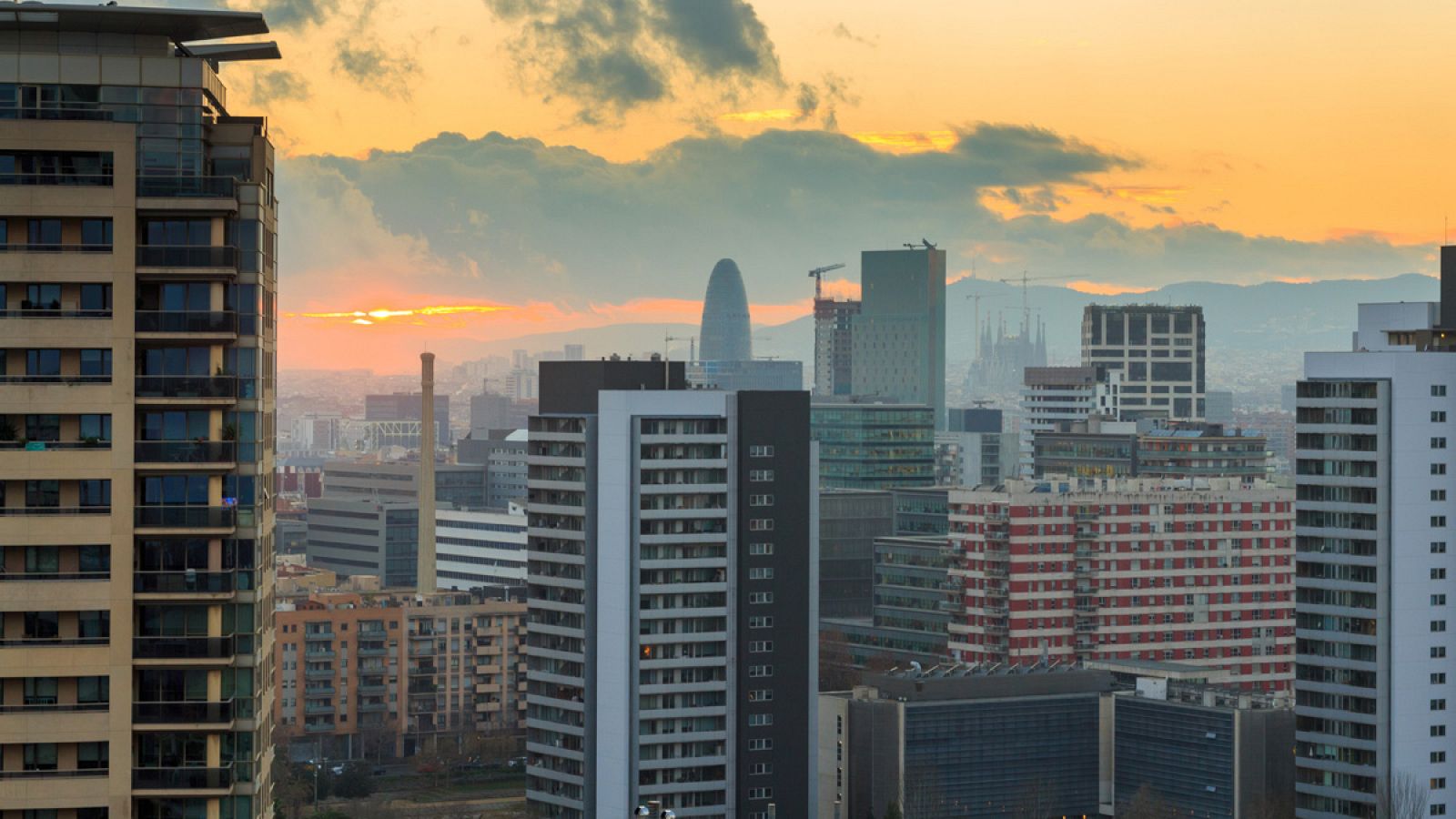 La compañía resultante tendrá una presencia destacada en Madrid y Barcelona. En la imagen una panorámica de Barcelona