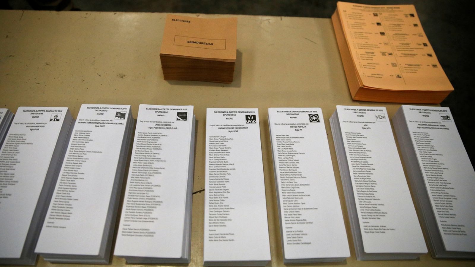 Papeletas de los partidos que se presentan al Congreso en las elecciones generales del 26J