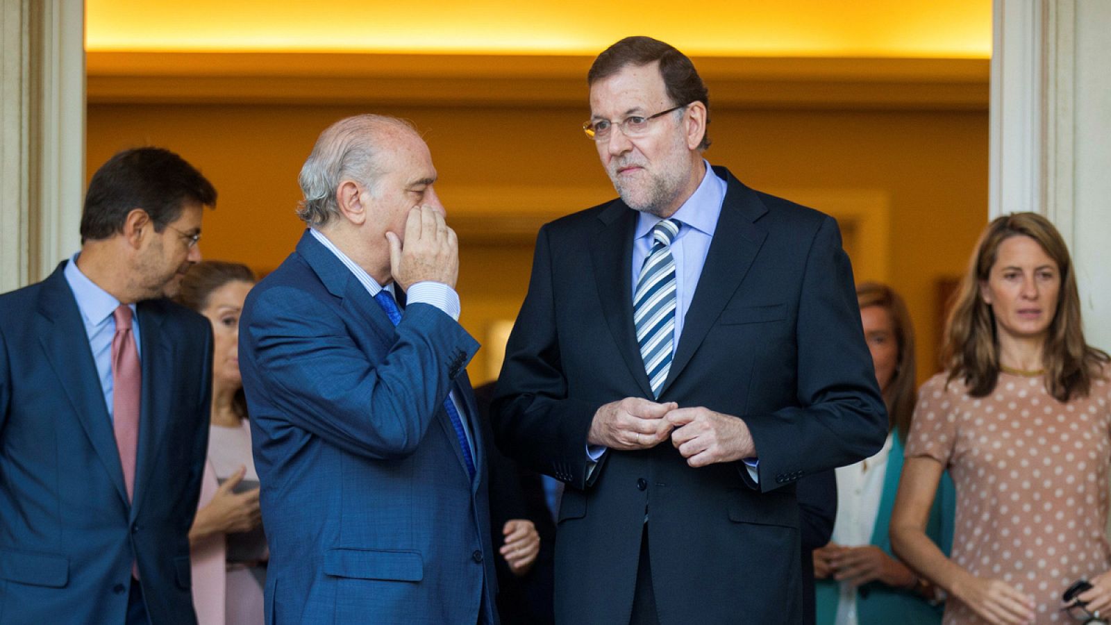 El presidente del Gobierno en funciones, Mariano Rajoy con el ministro de Interior en funciones, Jorge Fernández Díaz (archivo)