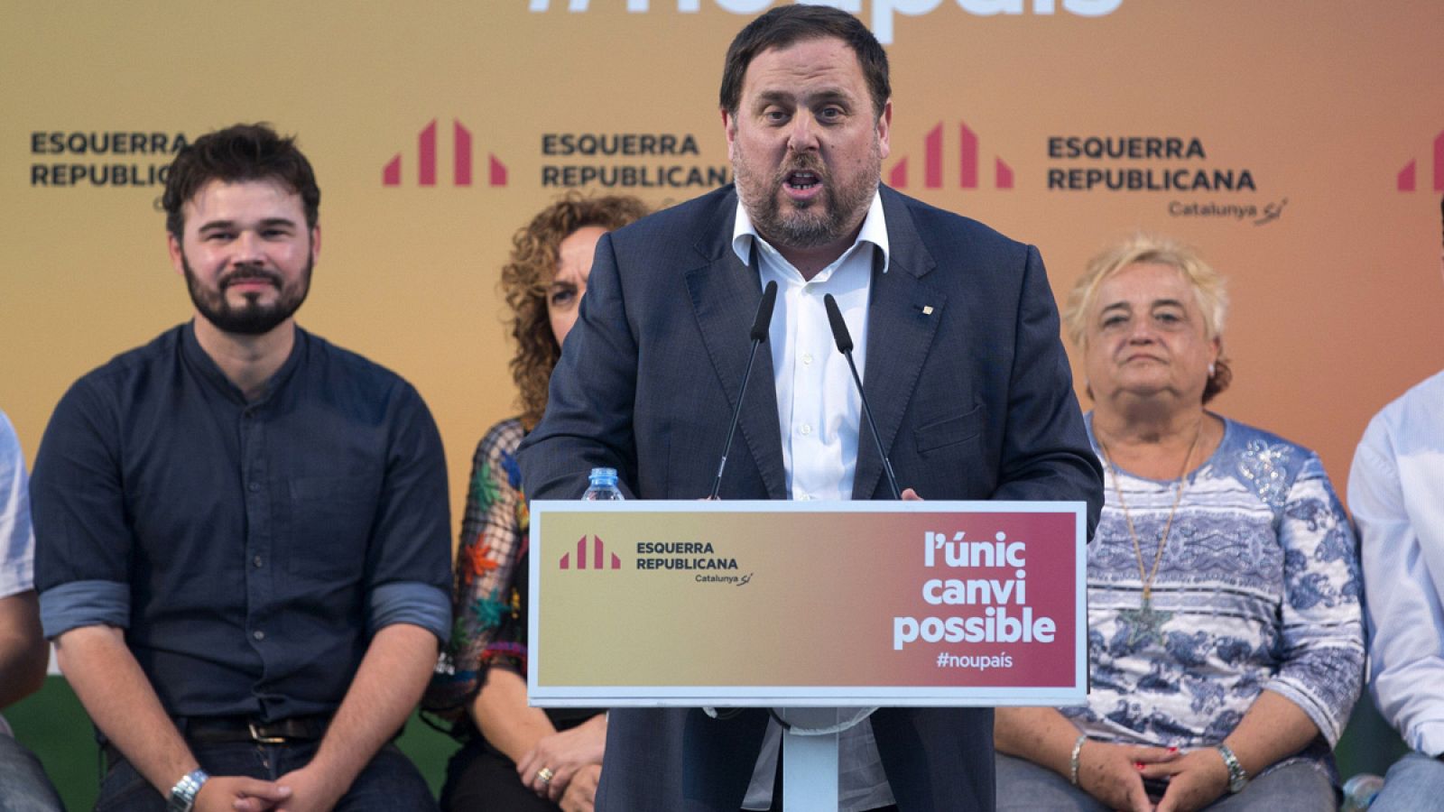 El presidente de ERC, Oriol Junqueras, durante su intervención en un mitin celebrado en Mollet del Vallés, Barcelona