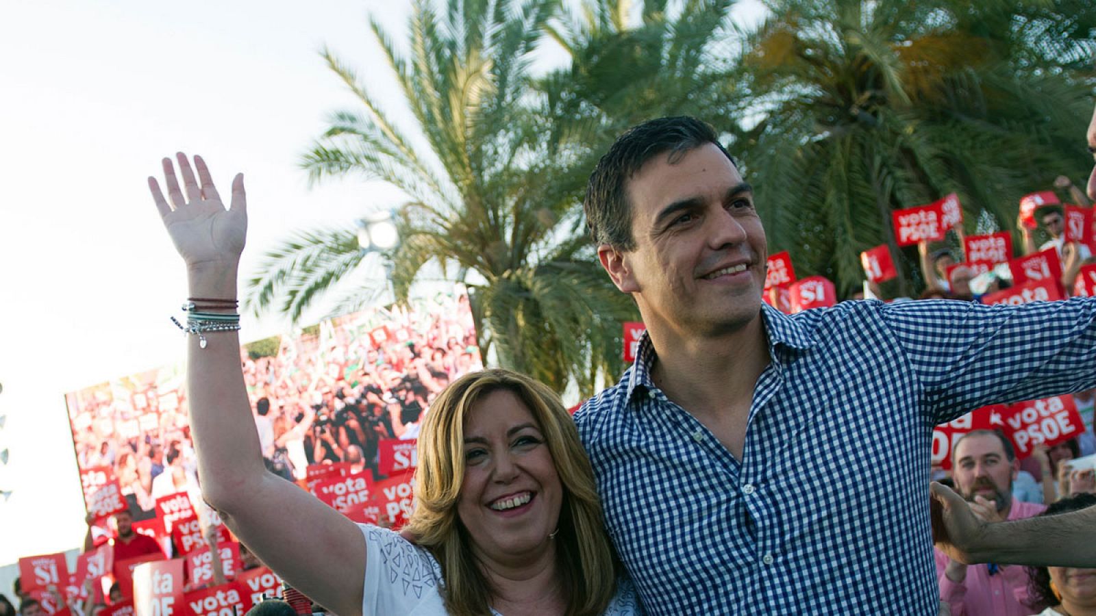 Pedro Sánchez ha cerrado la campaña del PSOE en Sevilla, junto a la presidenta andaluza Susana Díaz