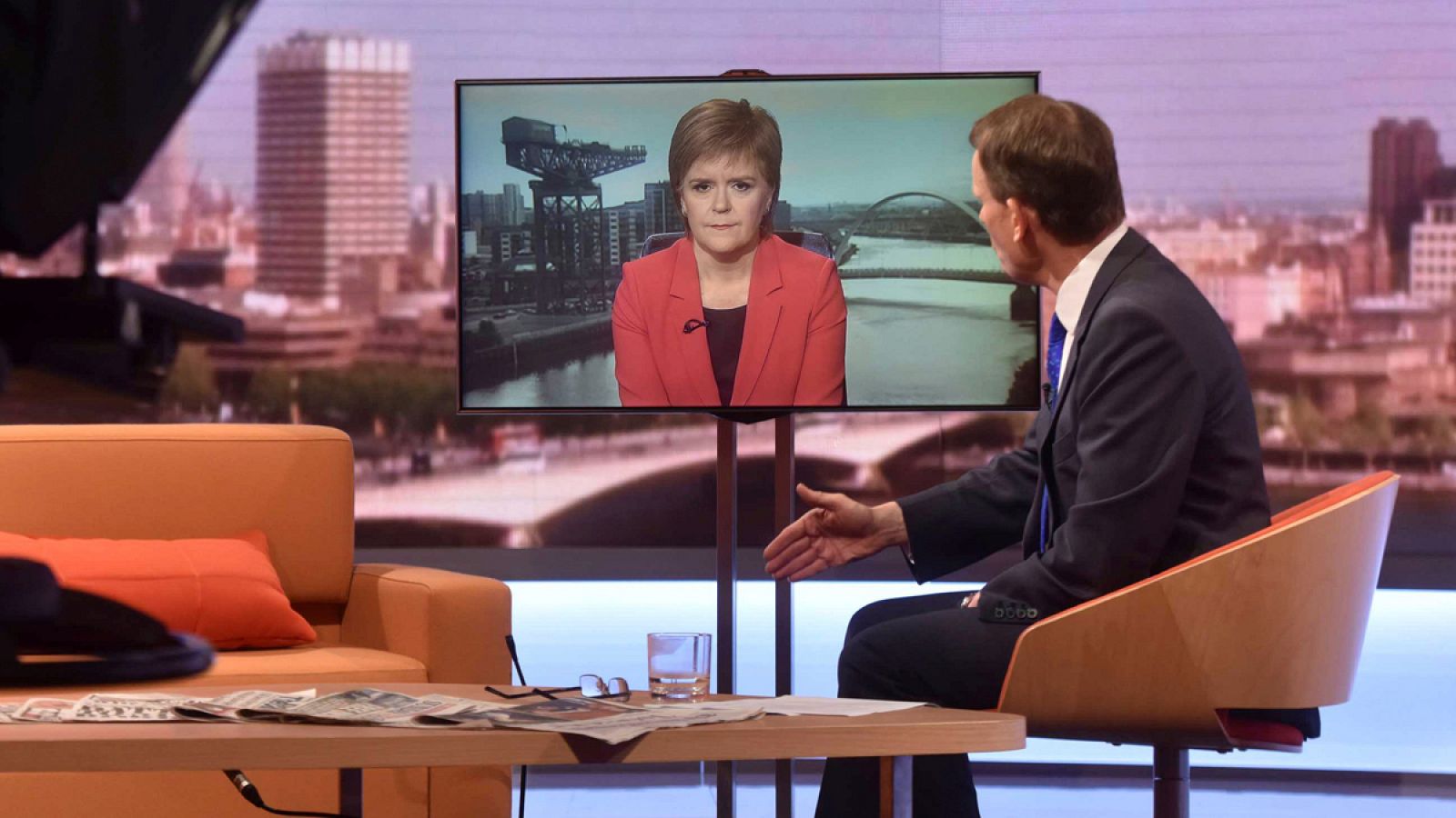 La ministra principal escocesa, Nicola Sturgeon, en directo para un programa de la 'BBC'