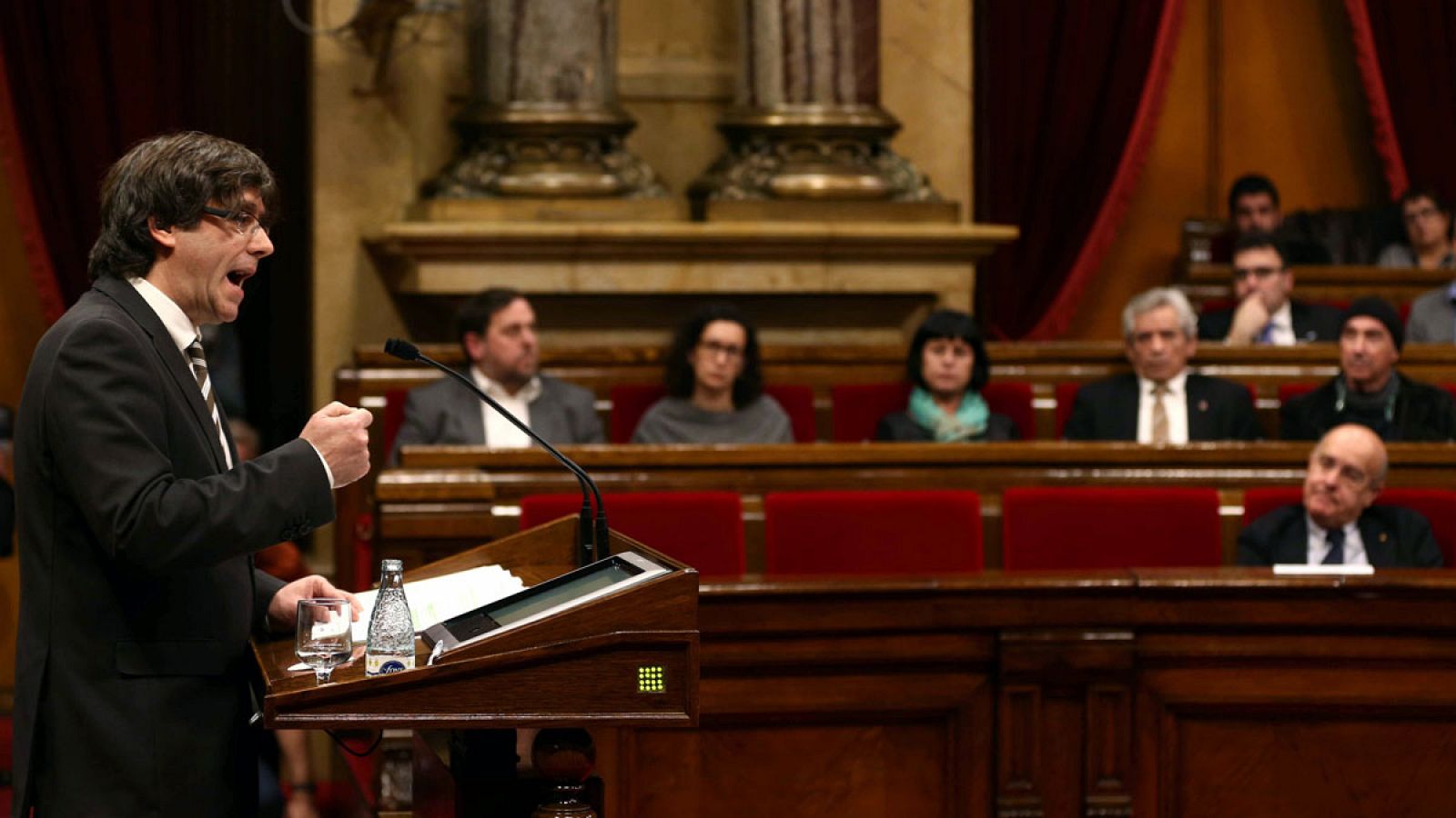 El presidente de la Generalitat, Carles Puigdemont, en el Parlamento catalán