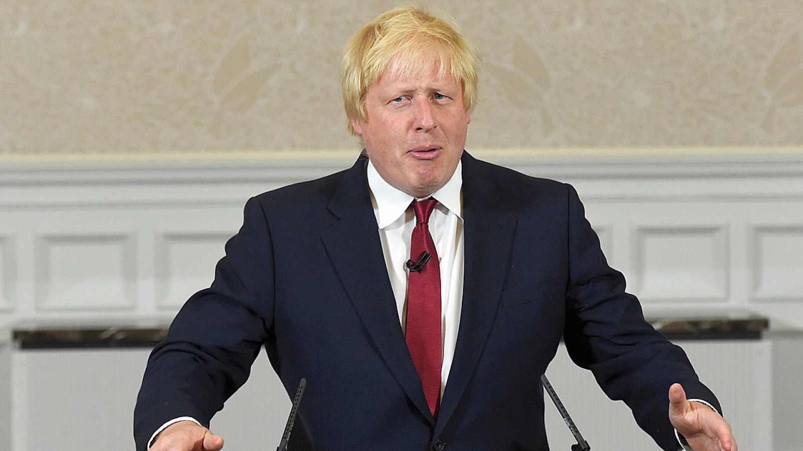 Boris Johnson da un discurso ante los medios en Londres para anunciar que no se presenta a suceder a David Cameron.