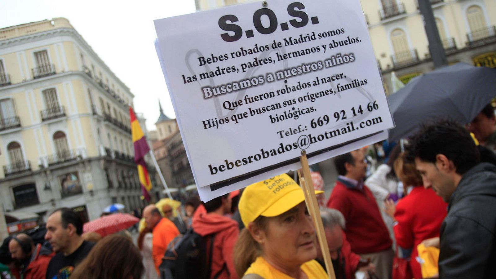 Manifestación en octubre de 2013 en Madrid para protestar por el archivo de algunos casos de niños robados
