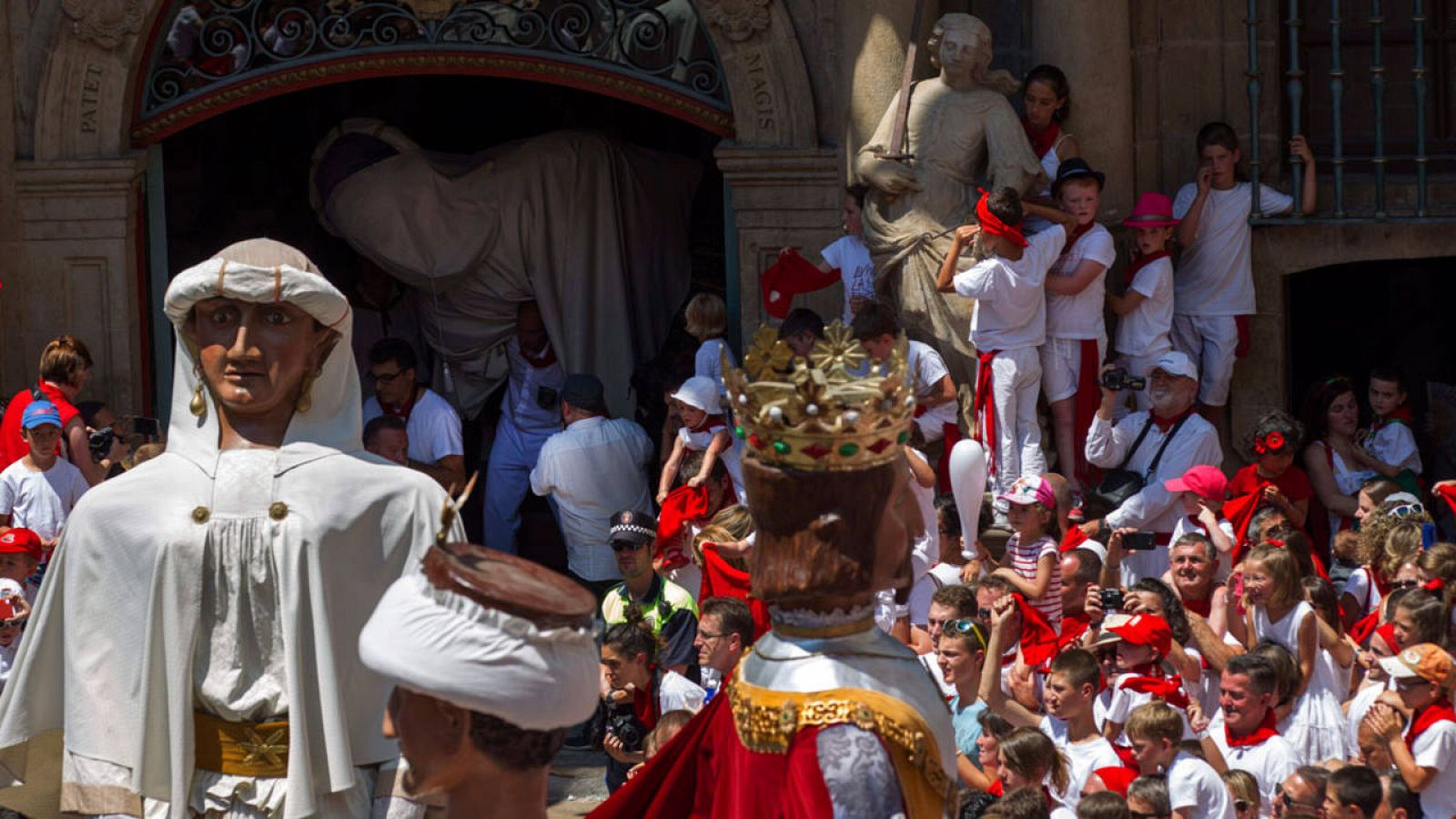 La Comparsa de Gigantes y Cabezudos en San Fermín