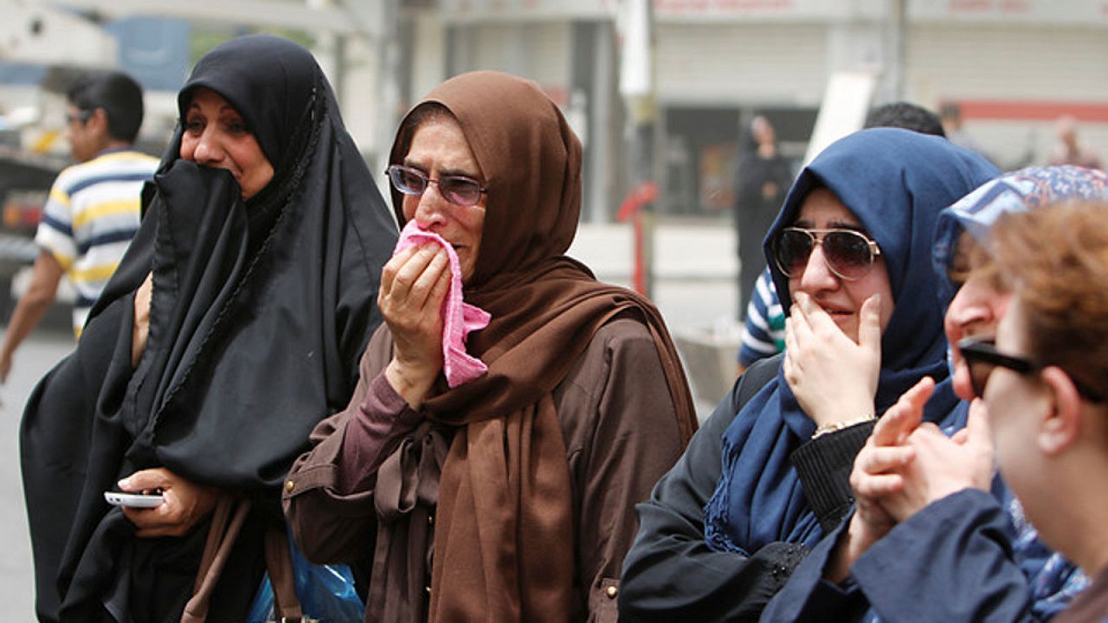 Varias mujeres iraquíes afectadas por el atentado de Bagdad