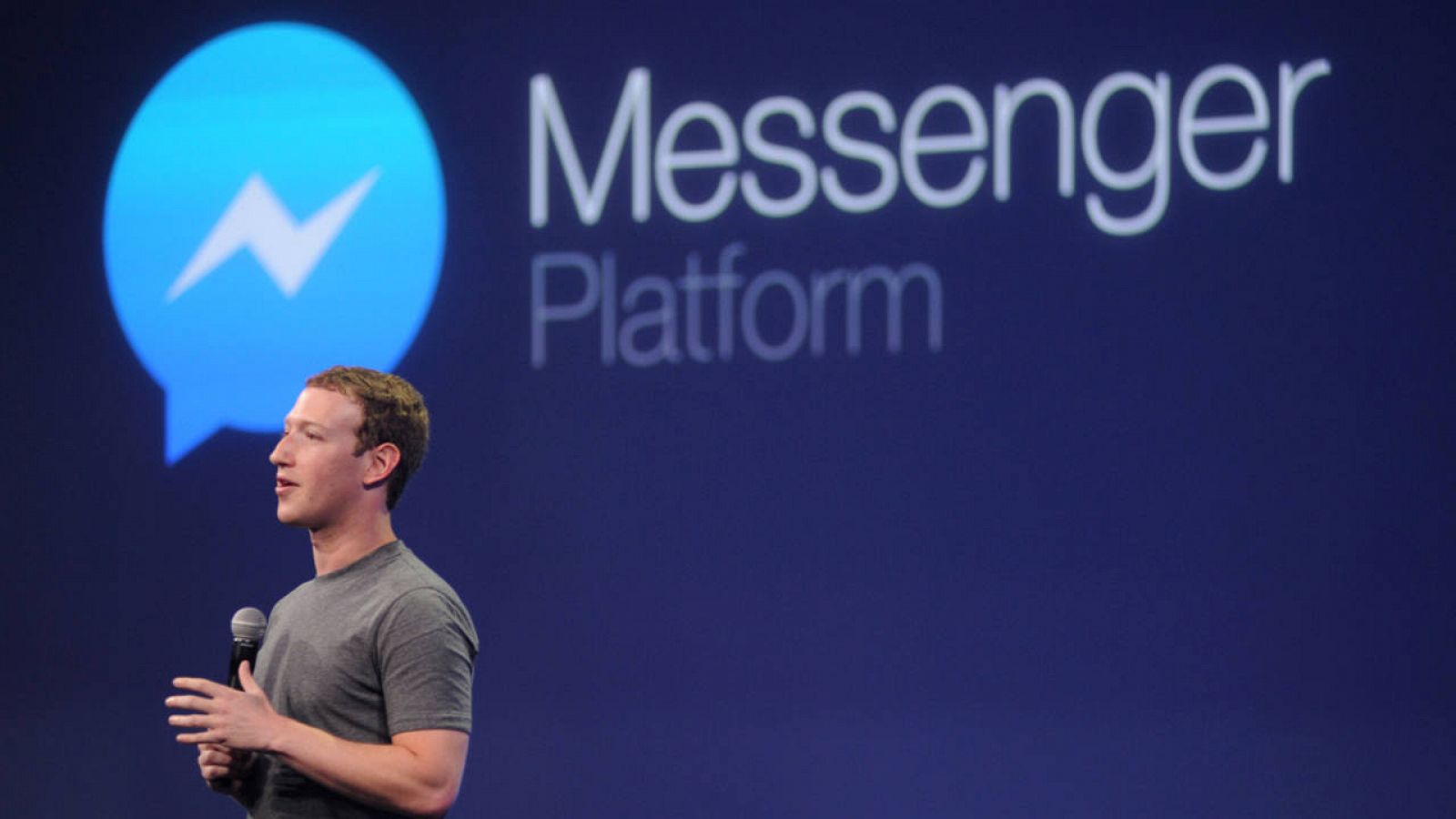 Las aplicaciones de mensajería instantánea Facebook Messenger y Whatsapp pertenecen a Facebook.