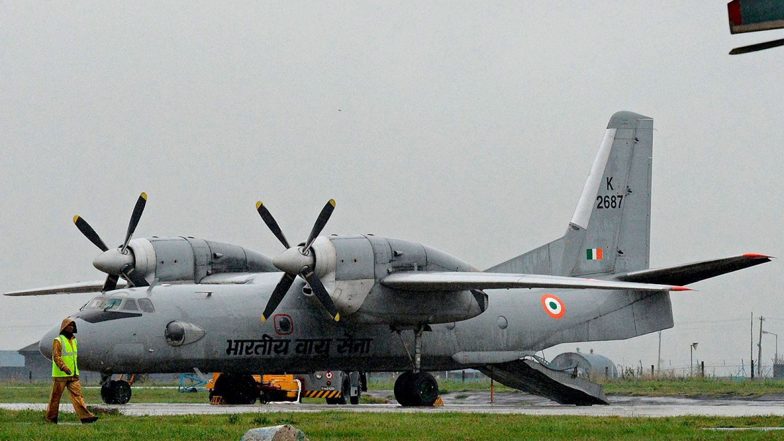 Un An-32 de las Fuerzas Aéreas de la India en la base de Srinagar