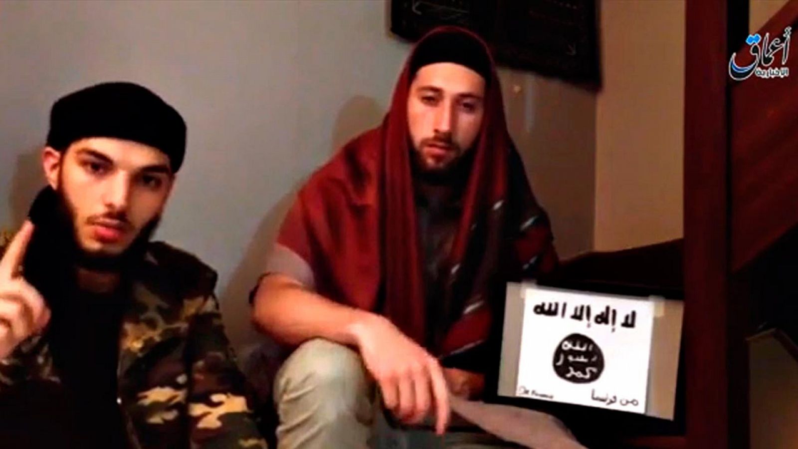 Imagen del vídeo del juramento de lealtad al Estado Islámico de los dos yihadistas que asaltaron una iglesia en Normandía