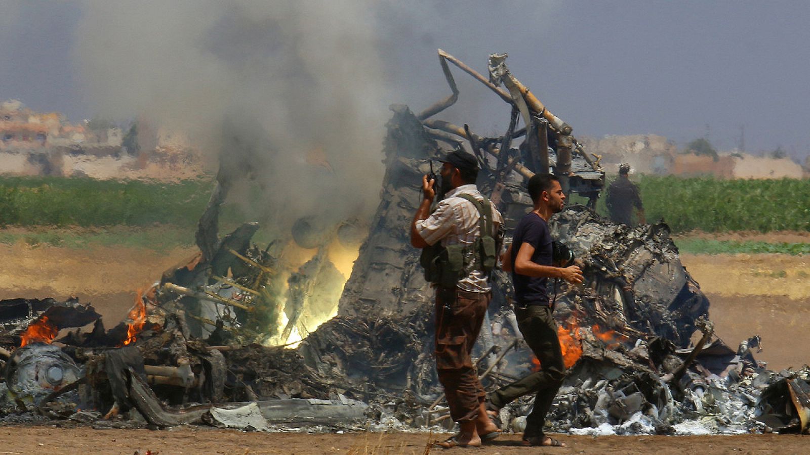 Restos del helicóptero ruso derribado en Idleb, Siria, 1 de agosto de 2016. REUTERS/Ammar Abdullah