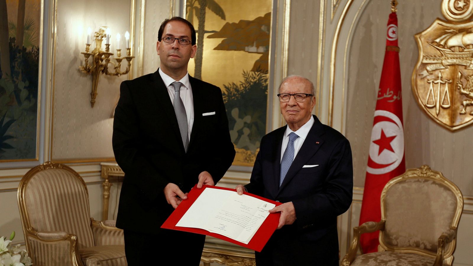El presidente de Túnez Beji Caid Essebsi, se reúne con el nuevo primer ministro Youssef Chahed