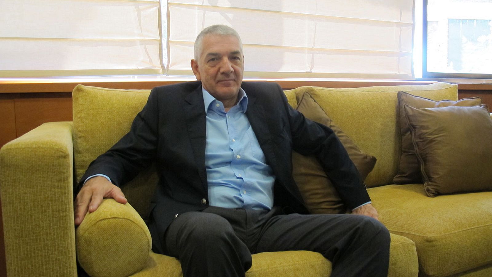 El embajador turco Ömer Önhon en su despacho en Madrid