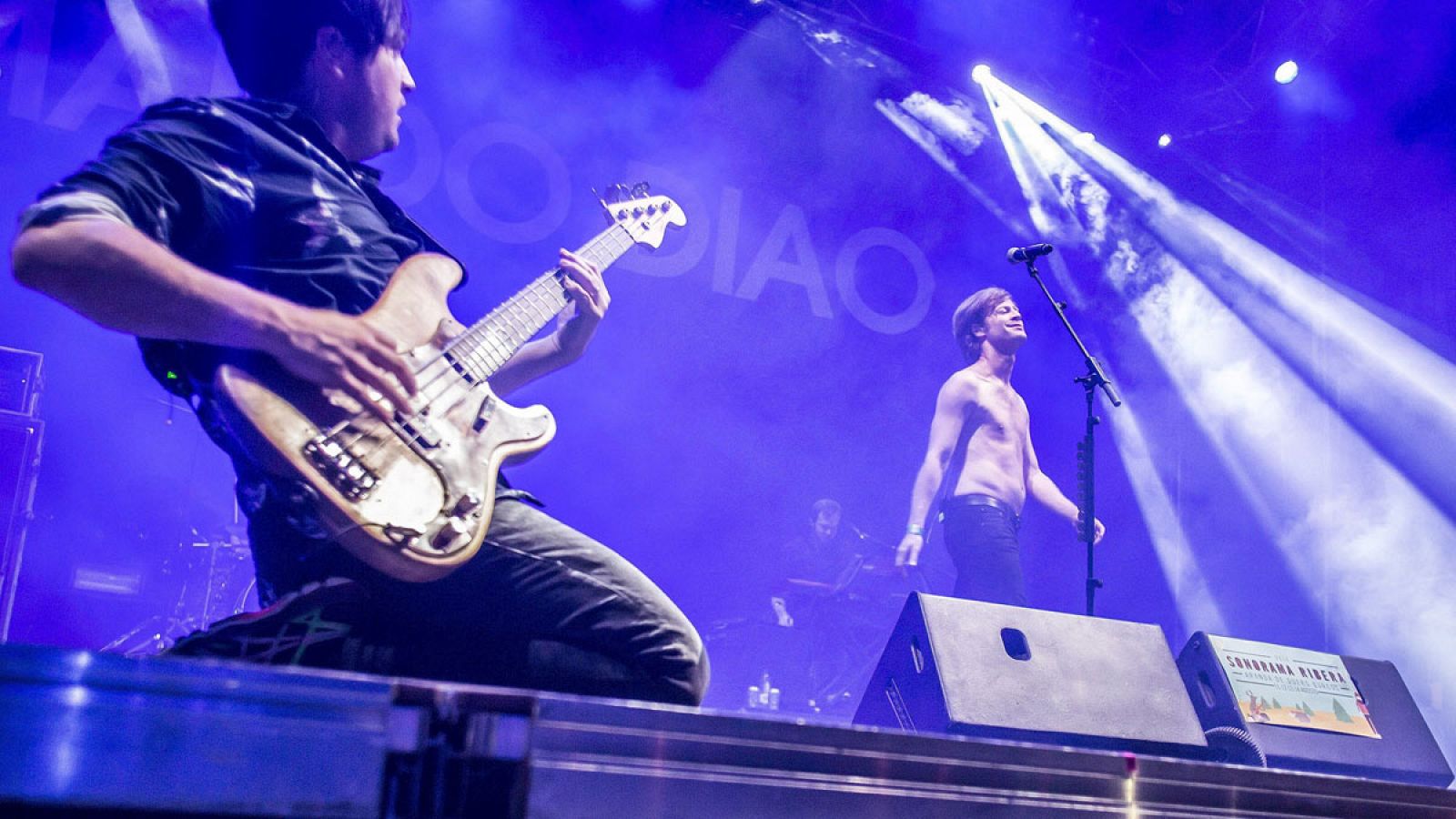 La banda de indie rock sueca Mando Diao durante su actuación en la tercera y última jornada del festival Sonorama 2016.