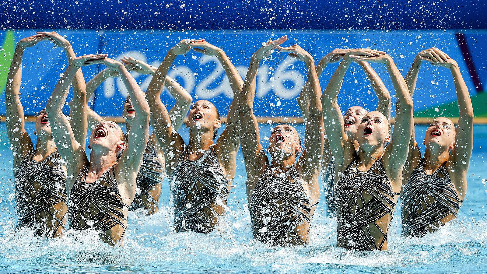 Rusia ha vencido en la final de natación sincronizada por equipos tras no dejar opción a sus rivales en la rutina libre. Conquista así su quinto oro consecutivo en esta misma modalidad.