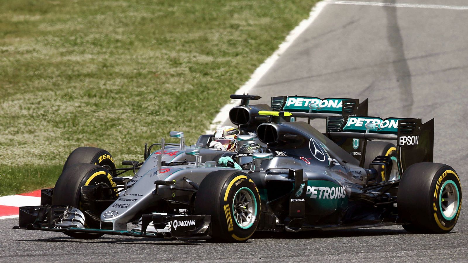 Los pilotos de Mercedes, Lewis Hamilton y Nico Rosberg, con su particulara lucha en el GP de España. El inglés lidera el Mundial, mientras que Rosberg es segundo e tratará revertir la situación en Bélgica.