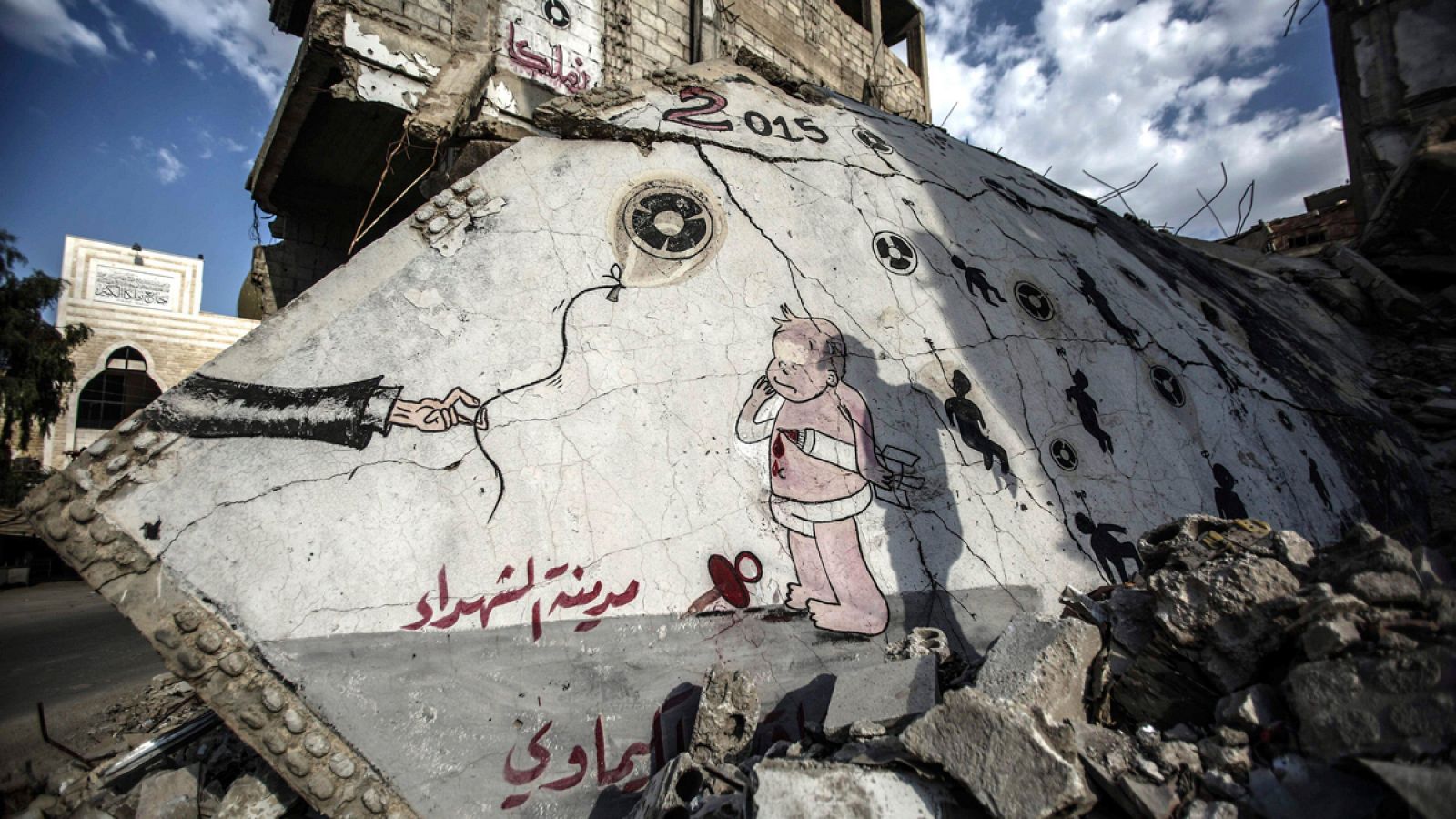 Fotografía del 22 de agosto que muestra una pintada en homenaje al ataque químico en la localidad de Guta, Siria, en 2013.