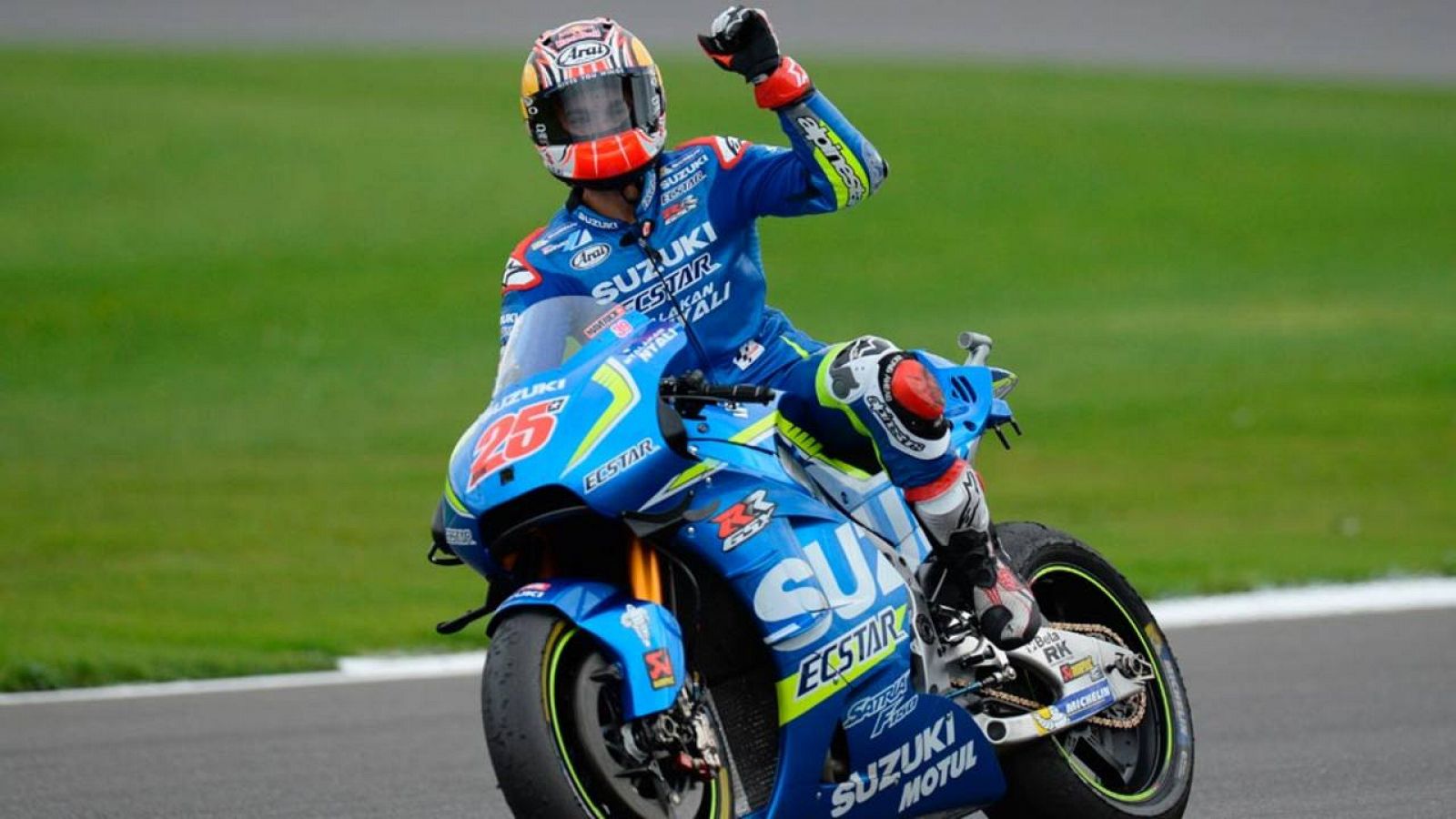 Maverick Viñales celebra su primer triunfo en MotoGP