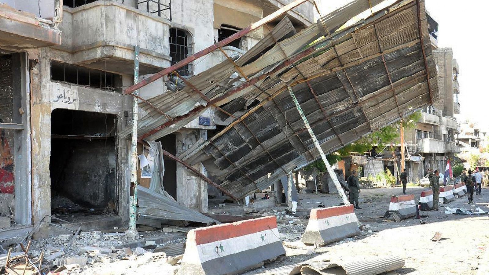 Imagen, difundida por la agencia oficial siria SANA el 5 de septiembre, que supuestamente muestra el daño causado por la explosión de un coche bomba en Homs.