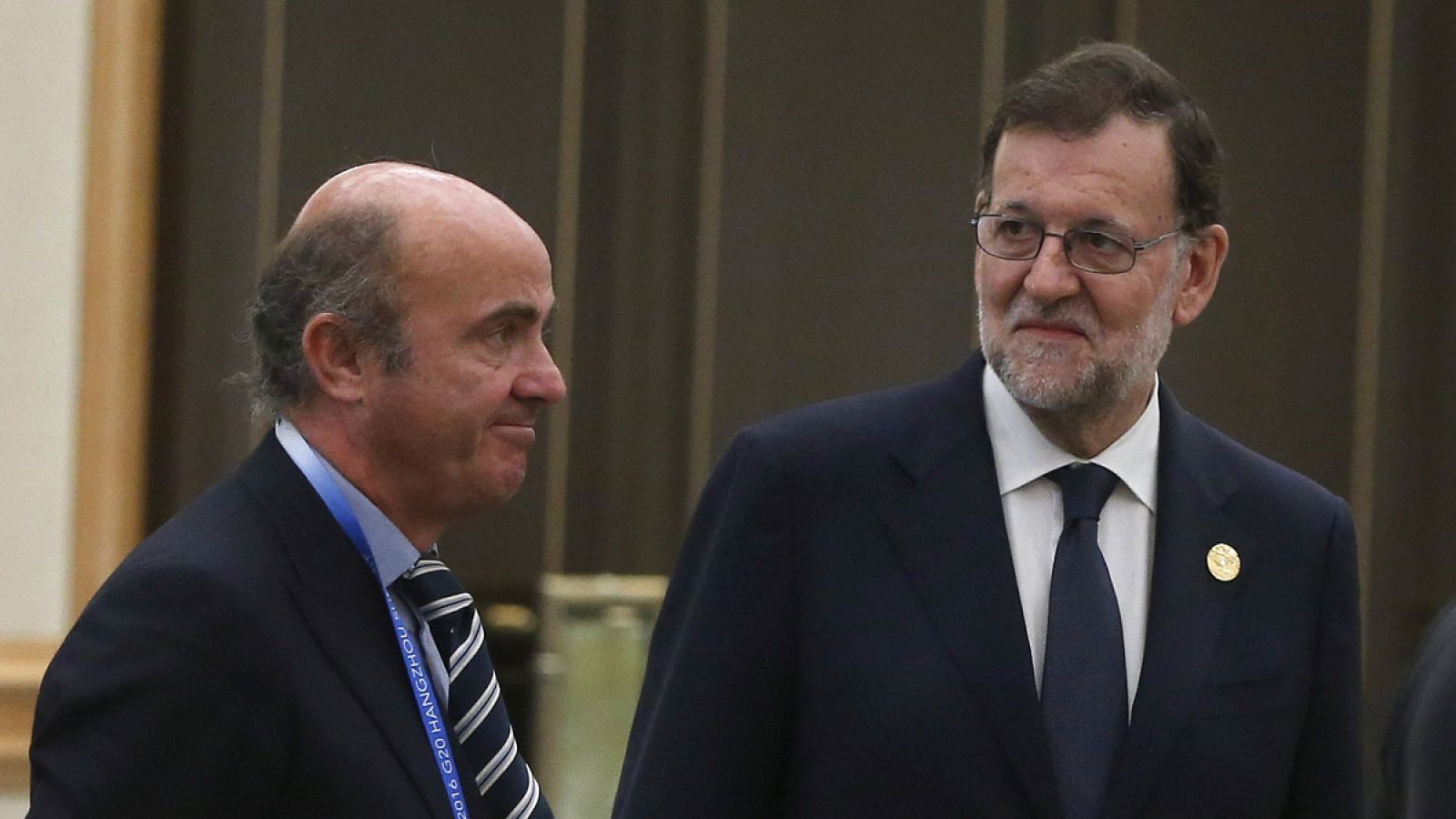 El ministro de Economía en funciones, Luis de Guindos, junto al presidente del Gobierno en funciones, Mariano Rajoy, en la cumbre del G20