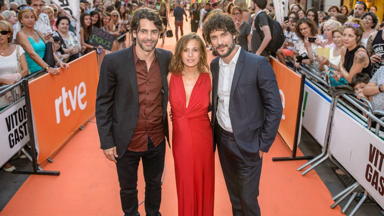  Eduardo Noriega, Marta Etura y Daniel Grao en la alfombra naranja de Vitoria