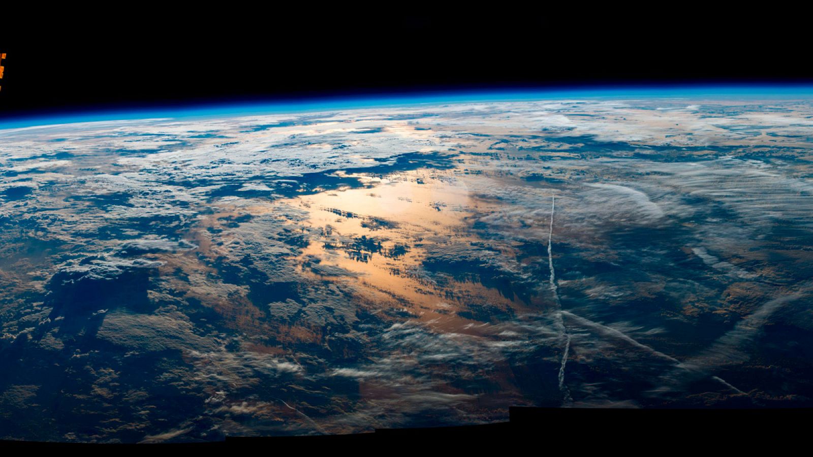 El amanecer sobre la Tierra, en una imagen tomada desde la Estación Espacial Internacional.