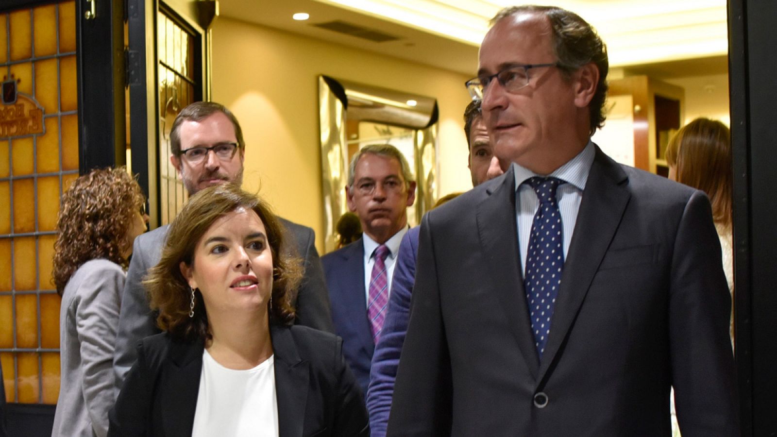 Alfonso Alonso y Soraya Sáenz de Santamaría, en una conferencia en Bilbao