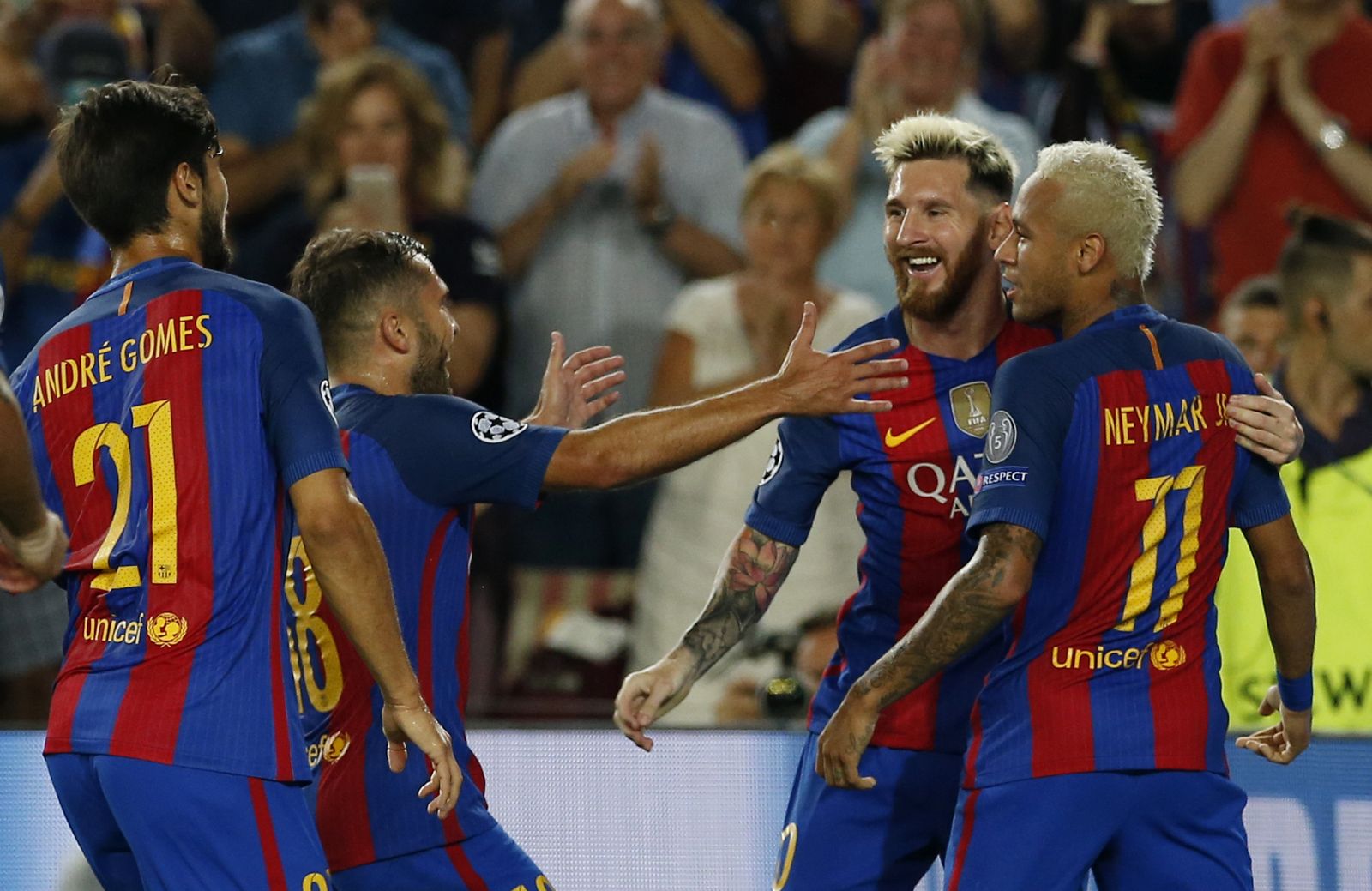 Los jugadores culés celebran el primer gol de Messi ante el Celtic.