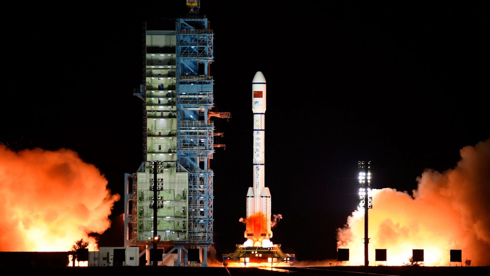 Momento del lanzamiento del cohete con el segundo laboratorio espacial de China, el Tiangong-2