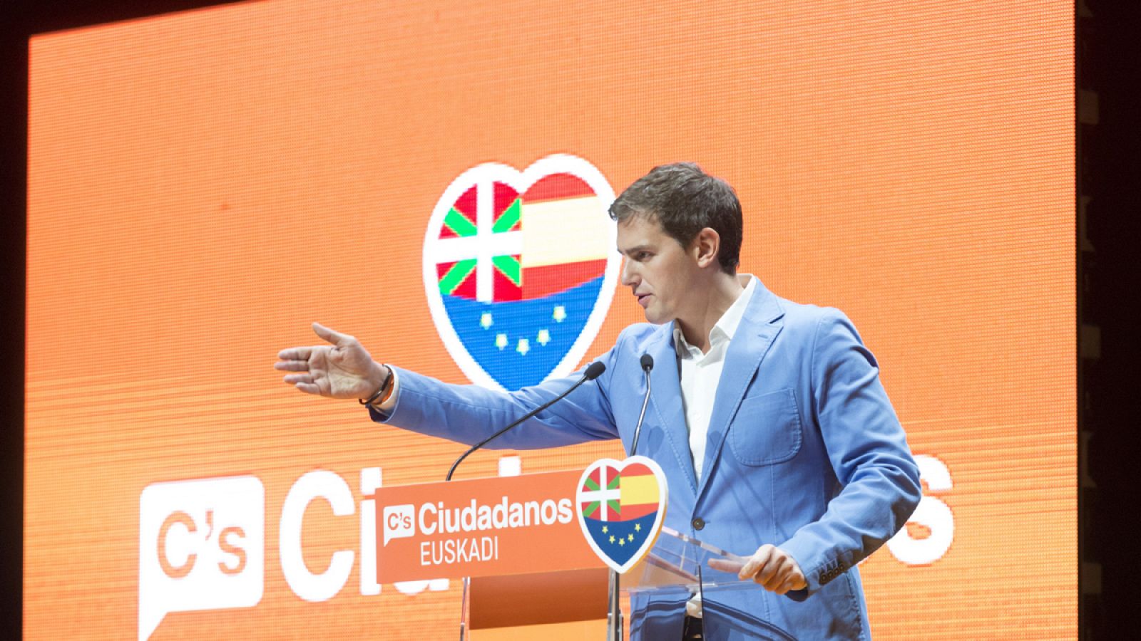 El líder de Ciudadanos, Albert Rivera, en un acto electoral en el País Vasco